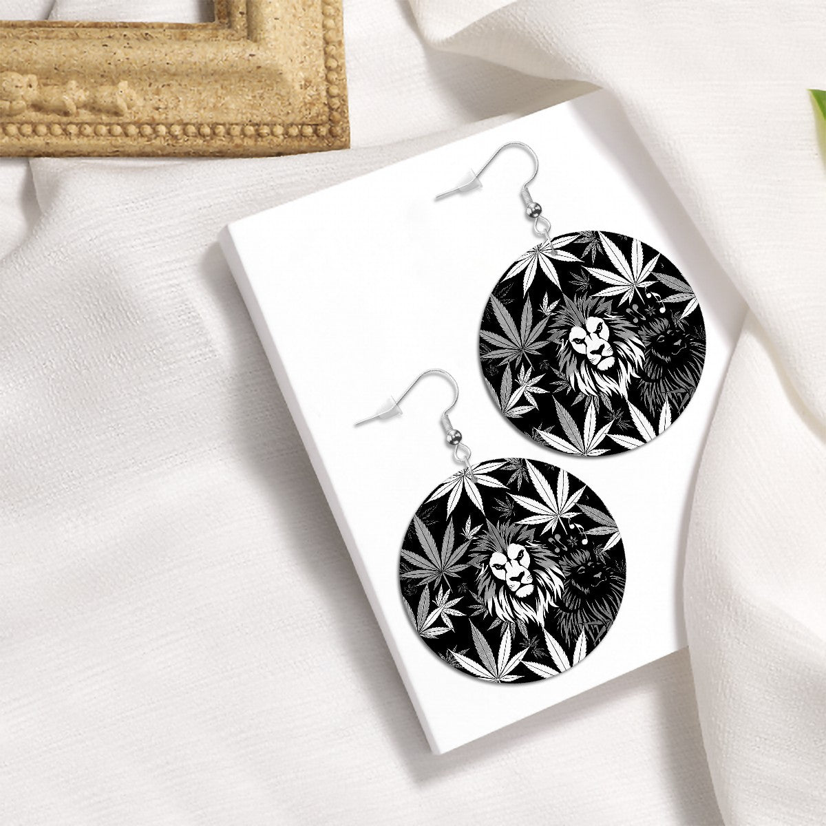 Leather Round Earrings 2 Black and White Zoin